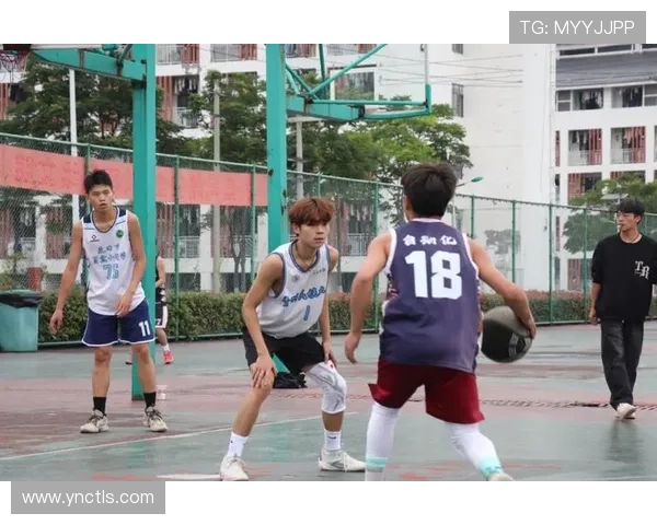 热血对决点燃赛场激情见证篮球团队智慧与速度的巅峰较量 - 副本 (2) - 副本 - 副本