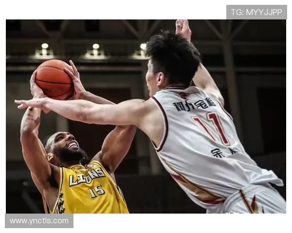 篮球世界杯激战正酣 中国队全力冲击四强 孙铭徽领衔攻防新亮点 - 副本 (3)